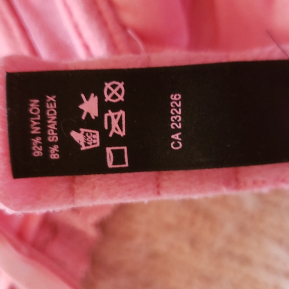 ๐ Vintage frills and thrills! - Picture 7 of 7